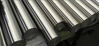 A diferença entre as barras redondas Inconel 601 e 625.